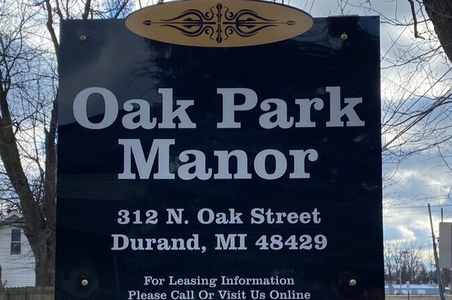 Oak Park Manor - Oak Park Manor Apartments