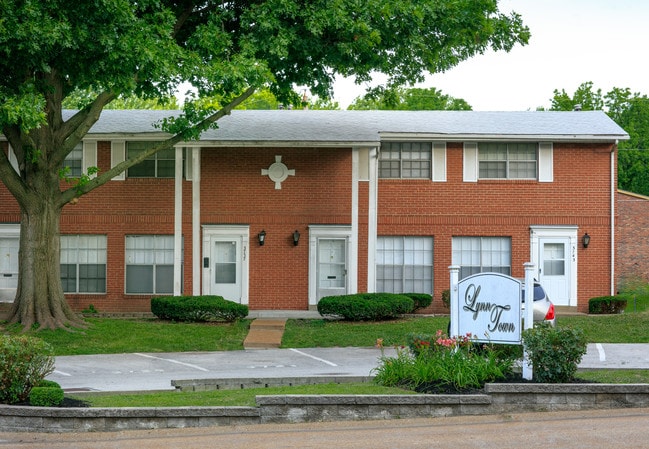 Edificio - Lynn Town Townhomes