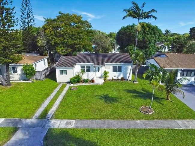 Photo - 1535 Plunkett St