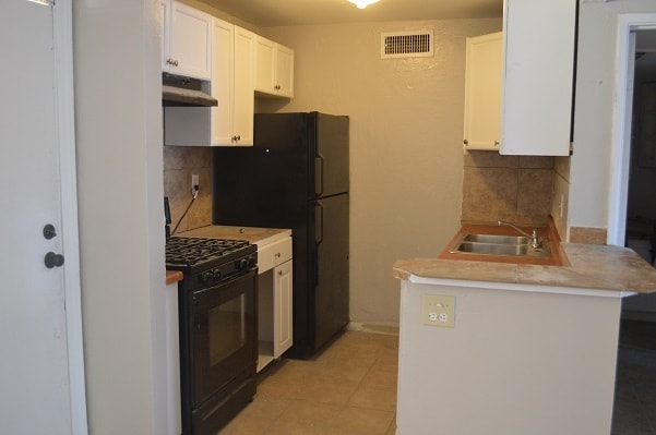 Building Photo - 3828 N 32nd St Unit UPPER Rental