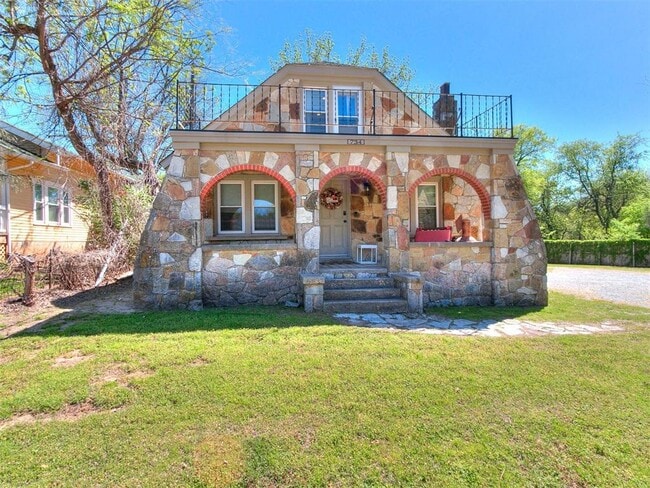 Building Photo - 734 Boyd St