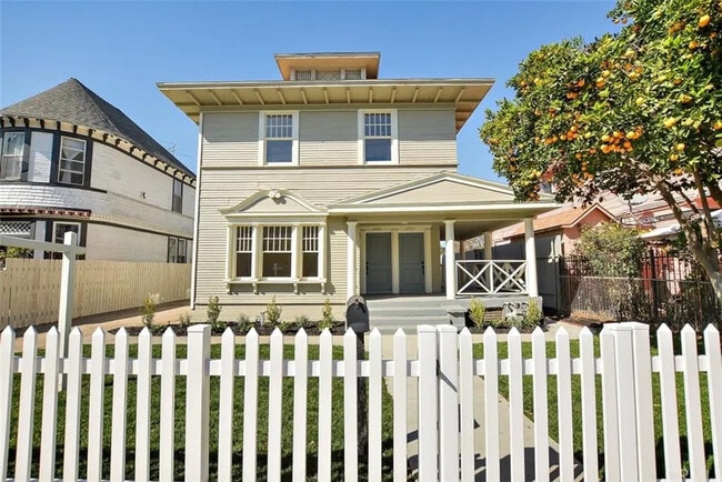 Photo - 1705 S Burlington Ave Townhome