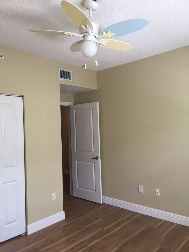 Photo - 5960 W Sample Rd Unidad 208