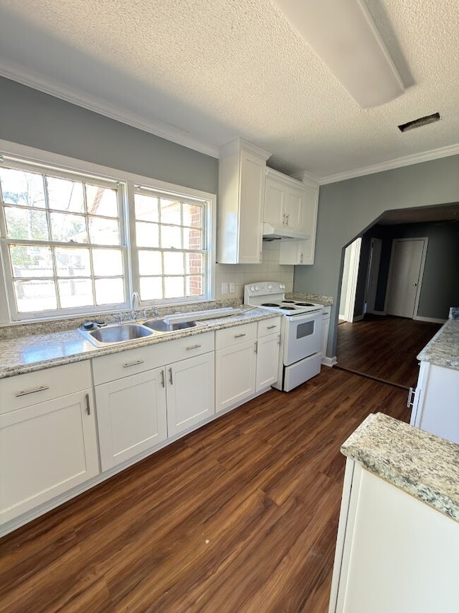 Photo - 504 E Adair St