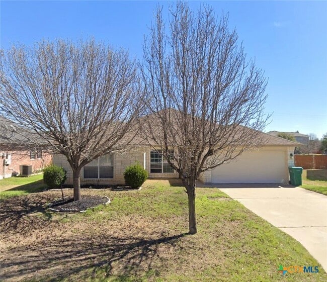 Building Photo - 2219 Memory Ln