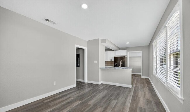 Photo - 5202 Birkenhead Rd