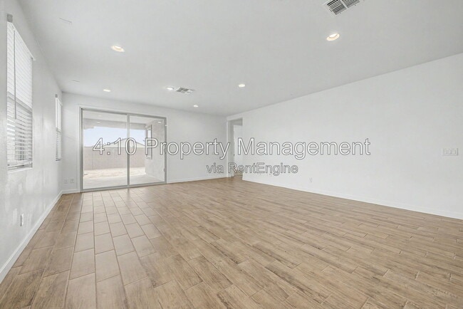 3241 E Malibu Dr