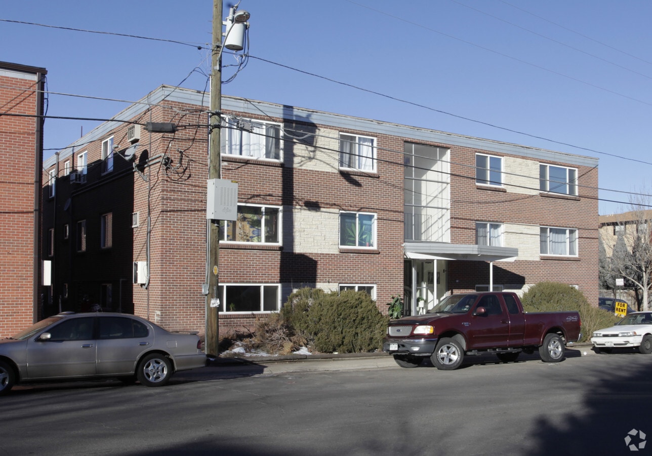 Photo - 553 S Forest St Apartments