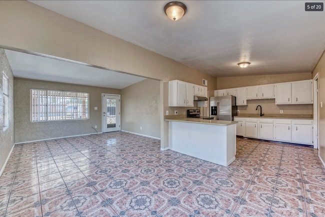 Photo - 2430 W Glenrosa Ave