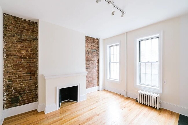 Building Photo - 220 Sullivan St Rental