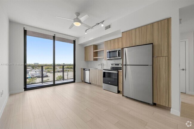 Building Photo - 555 NE 8th St Unit 0427 Rental