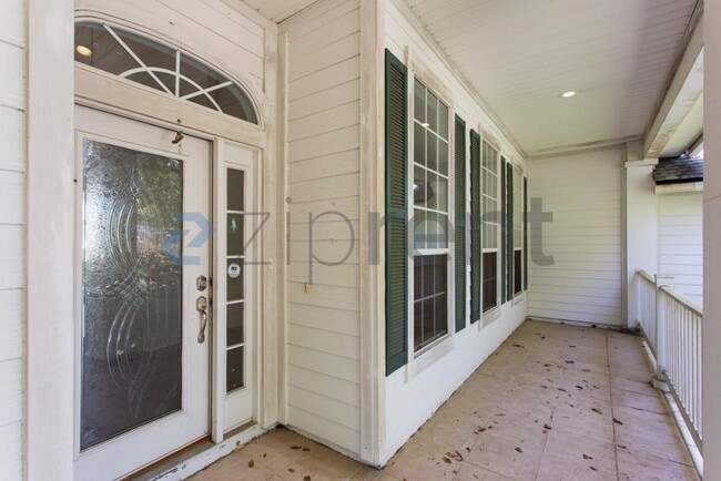 Photo - 168 Oak Common Ave