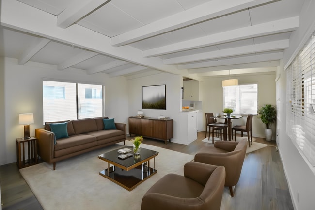 Photo - 6125 Whitsett Ave Unidad 07