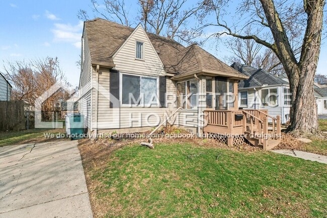 Photo - 23115 Tawas Ave