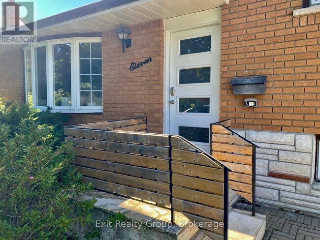 Photo - 11 Somerset St
