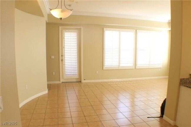 Building Photo - 50 E Serene Ave Unit 324