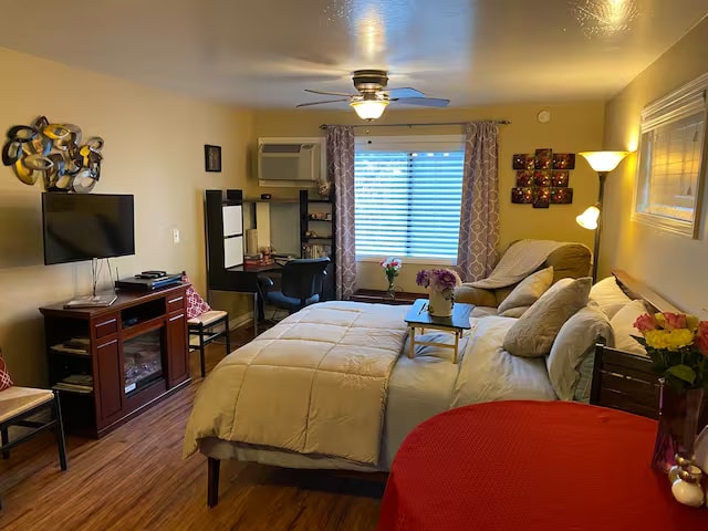 Building Photo - 46011 Sandia Creek Dr Rental