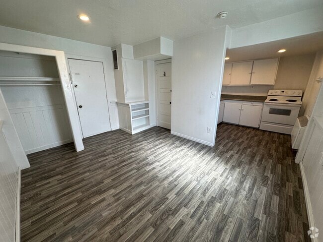 Building Photo - Studio Apartment in Clearfield! Unit 20