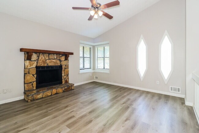 Photo - 3684 Linwood Way