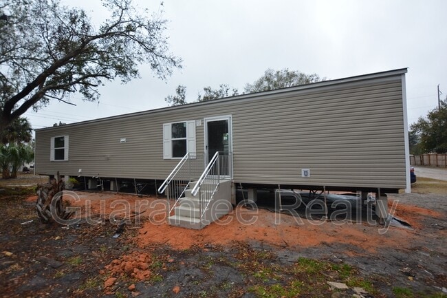 Building Photo - 725 N Chestnut Rd