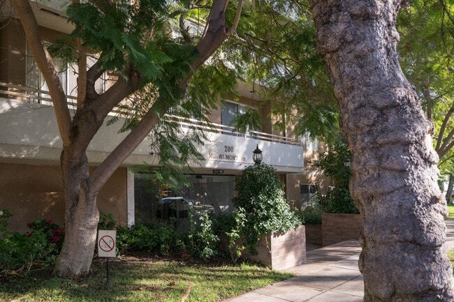 Photo - Beverly Hills Prime Location - 2 bed 2.5 bathroom Unit 104