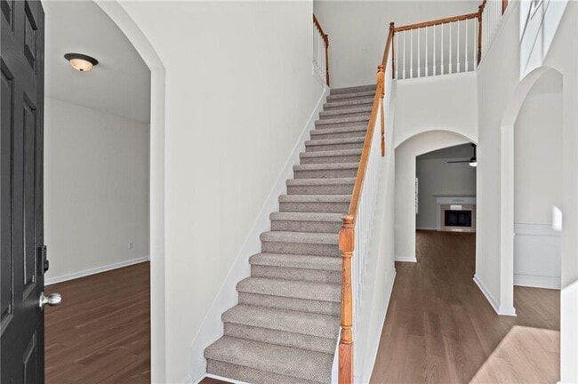 221 Cutbank Ct SW