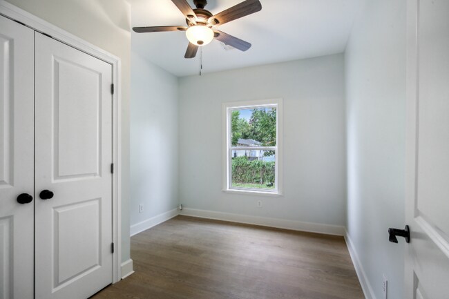 Photo - 4922 Clara St