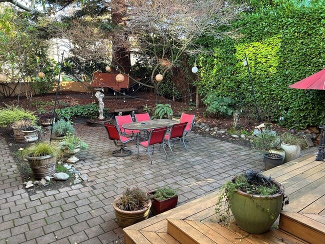 Photo - 2015 Franklin Ave E Unit 2