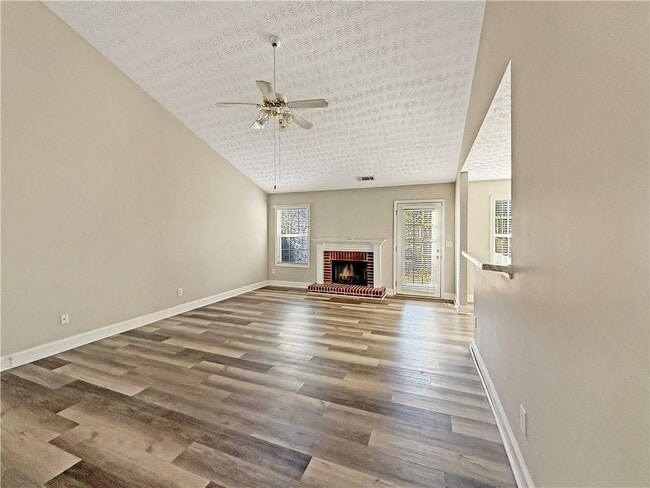 Photo - 3028 Express Ln NE