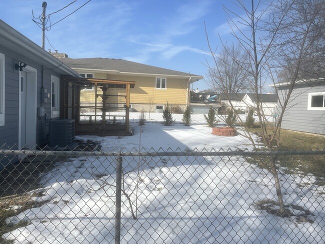 Photo - 512 E 77th Ave