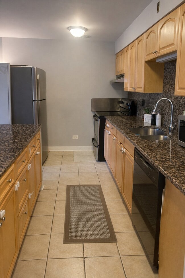 Photo - 6121 N Sheridan Rd