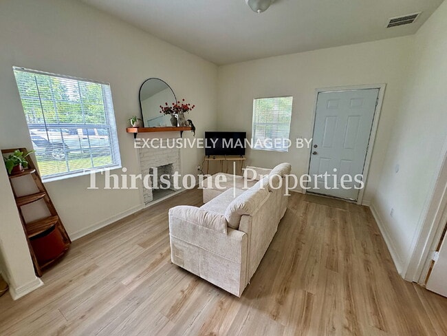 Photo - 672 Chestnut St