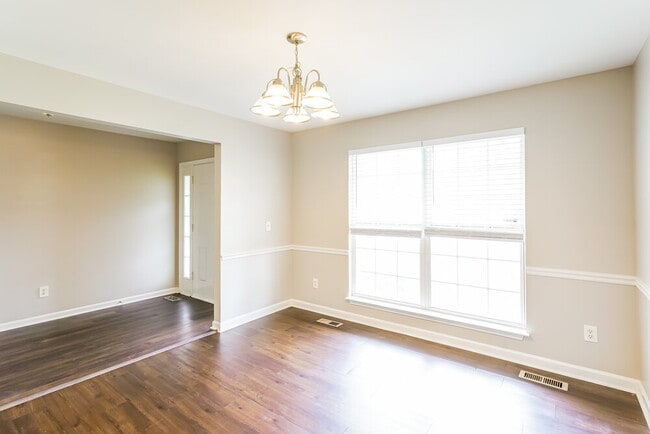 Photo - 209 Briarcotes Cir