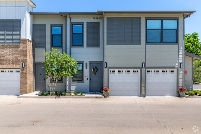 Townhomes - Maple + Denton