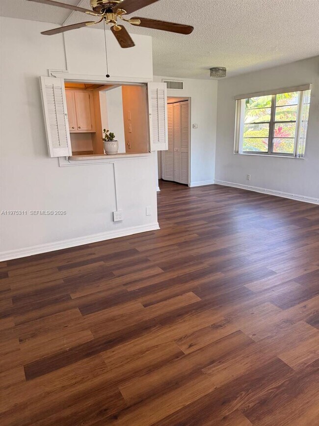 Photo - 104 Easthampton E Unit 104