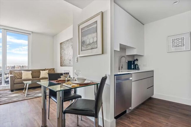 57 Bank St Unit SI FL2-ID1039858P