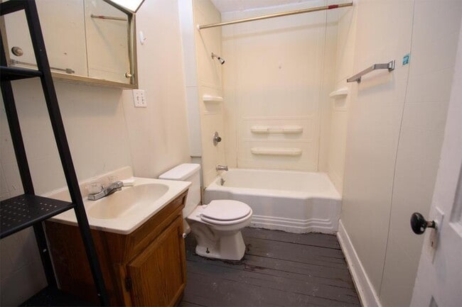 Photo - 127 Woodlawn Ave