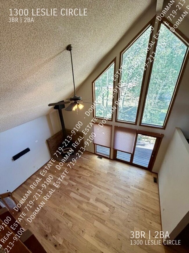 Photo - 1300 Leslie Cir