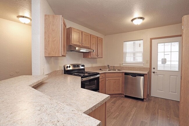 Photo - FAIRMONT HILLS APARTMENTS