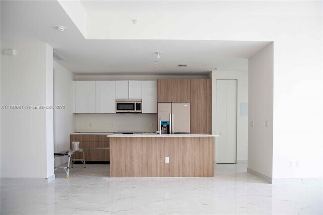 Photo - 529 SW 11th St Unit 202