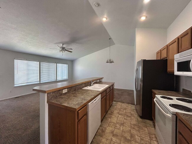 Photo - 682 Beta St Casa Adosada