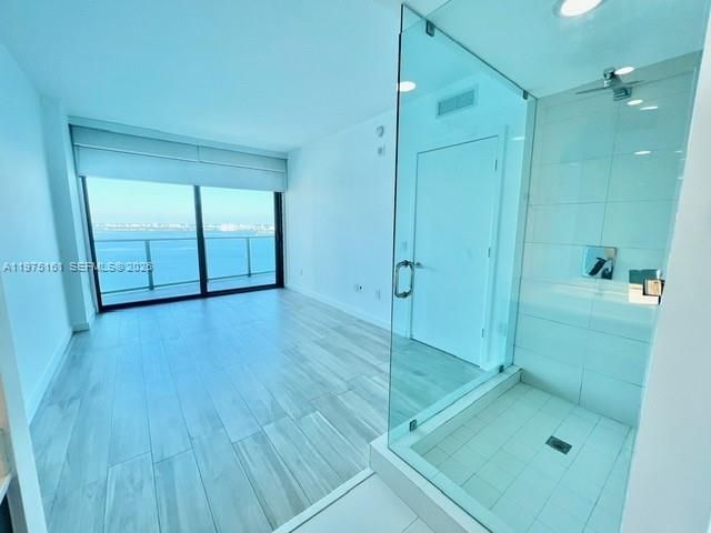 Photo - 460 NE 28th St