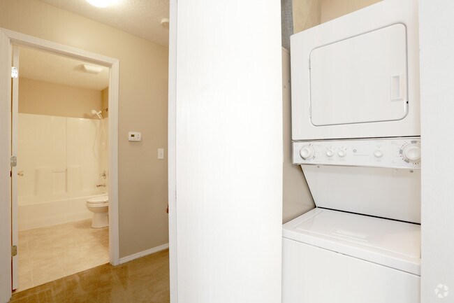 1101 Ekstam 2nd Floor 2 Bedroom - Laundry - McGraw Park Gardens