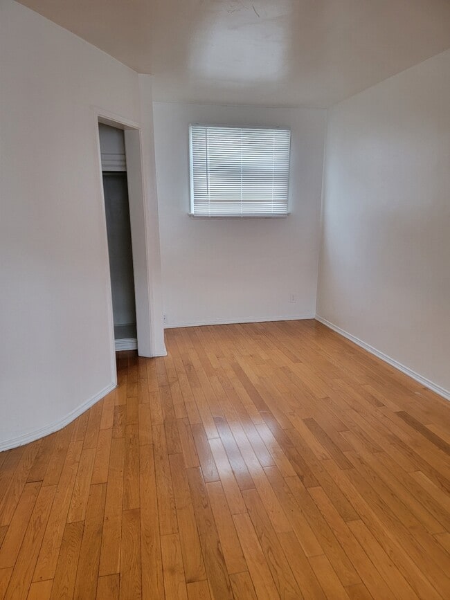 Photo - 1737 N Sycamore Ave Unit 105