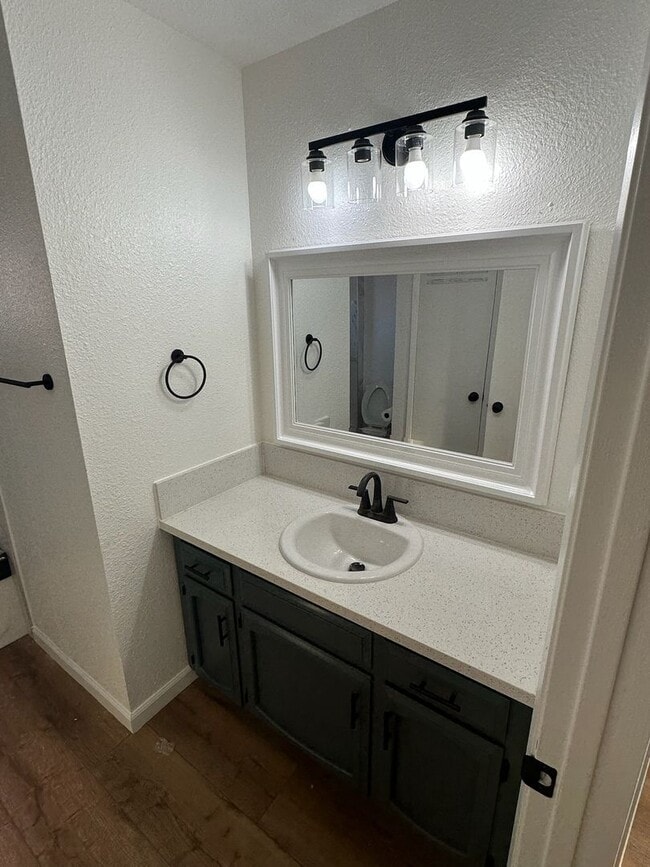 Photo - 952-954 - South Linwood Apartments Unidad 1534