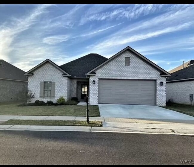Photo - Beautiful 3 Bed 2 Bath Available this Fall!