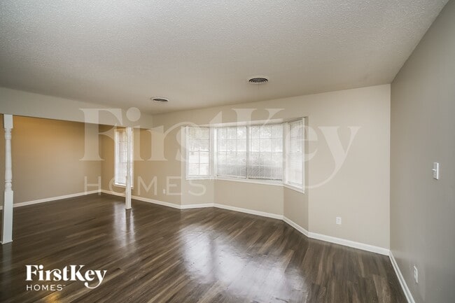 Photo - 2901 Clarke Rd