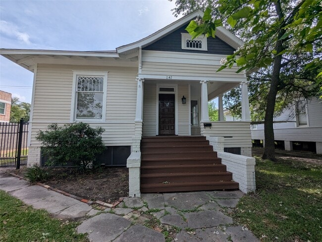 Building Photo - 1142 Yale St