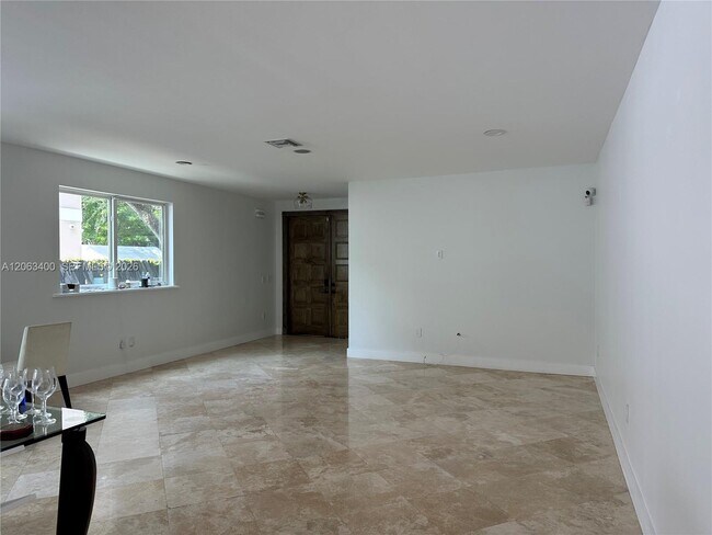 Photo - 3160 Matilda St