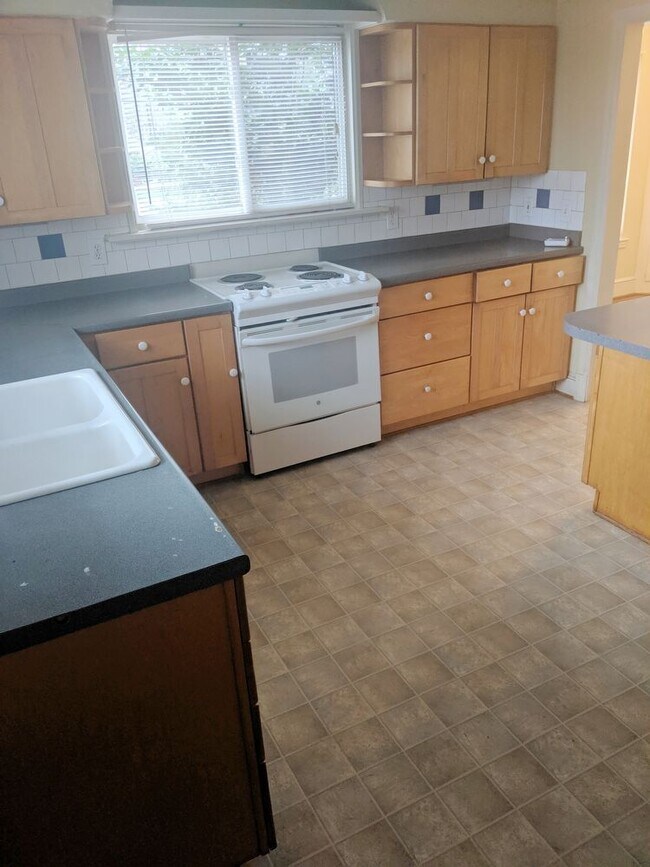 Photo - 712 Cannon Rd